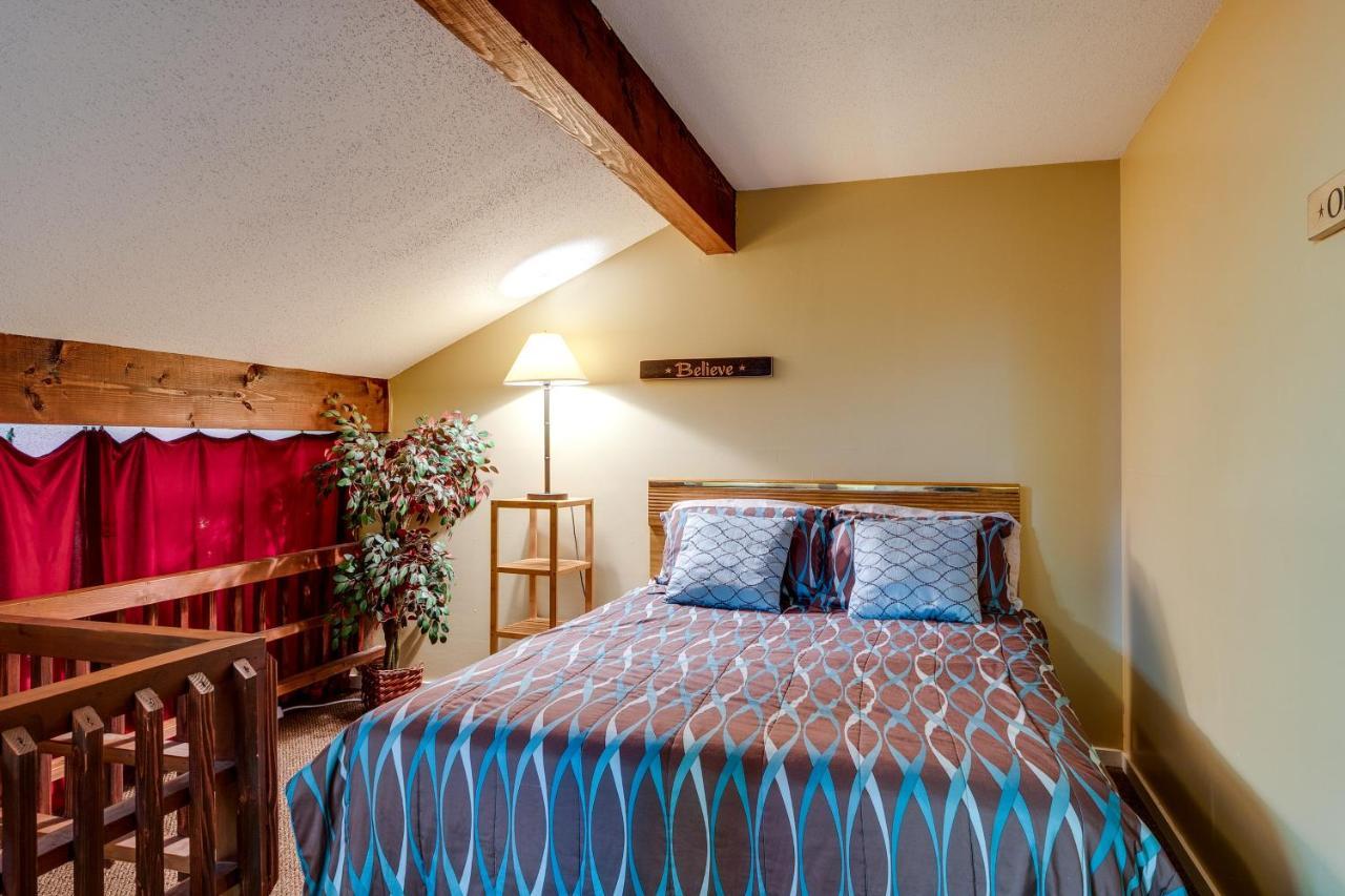 Townhome With Balcony 1 Mi To Resort! Hébergement de vacances *